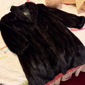 Luxurious Women's Black Mink Fur Coat - Classic Elegant Outerwear